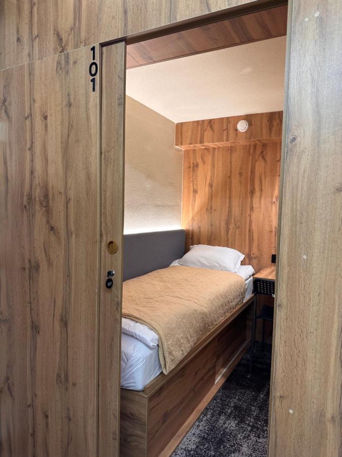 Aq Capsule Hotel Алматы Экстерьер фото